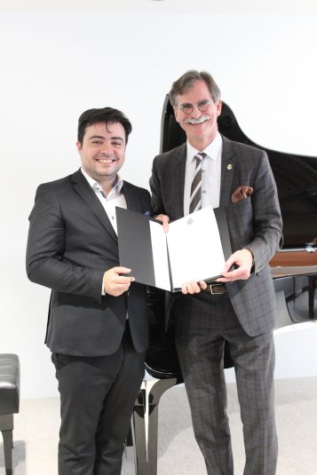 bj_gg_steinway.jpg