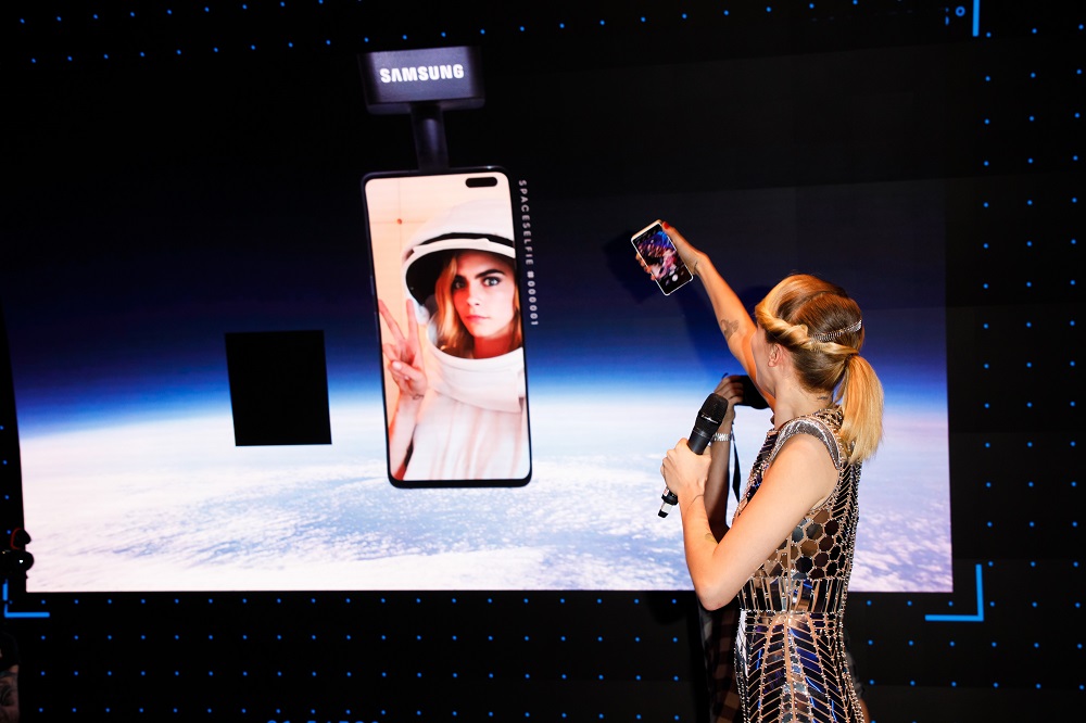 samsung_spaceselfie_1.jpg