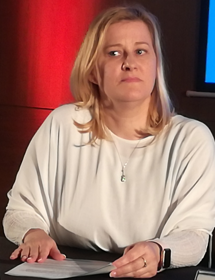 menedzs-2.jpg