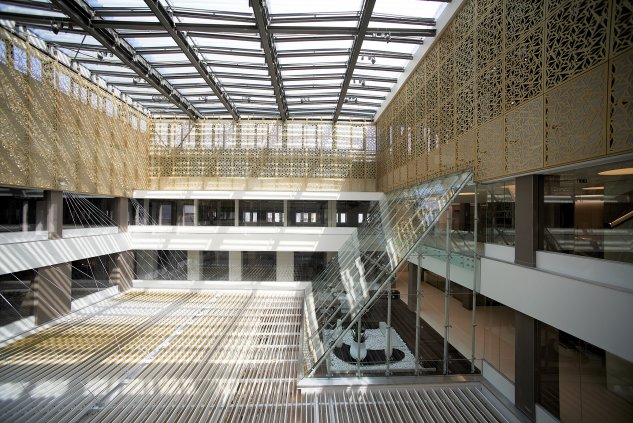 vaci_1_atrium_view_from_the_office_floors.jpg