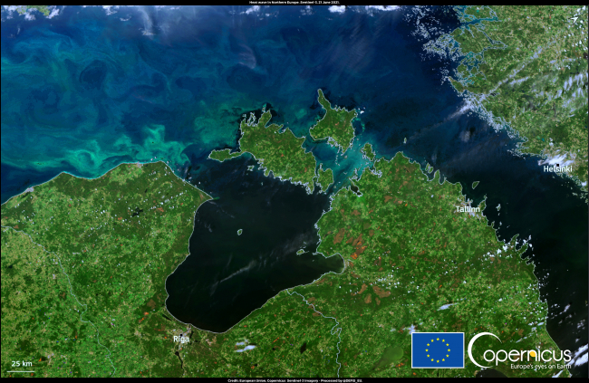Hőhullám Észak-Európában<br /><br />A Copernicus Sentinel-3 műholdak egyike által 2021. június 21-én készített felvétel Finnország, Észtország, Lettország és Litvánia egyes részeit mutatja.<br />A felvétel készítésének napján az észak-európai országokban rekordhőhullám tombolt. Számos hőmérsékleti rekord dőlt meg, többek között 33,7 °C a lettországi Pāvilostában vagy 32,1 °C a finnországi Heinola Asemantausban (1908 óta a legmagasabb érték).<br /><br />https://www.copernicus.eu/en/media/image-day-gallery/heatwave-northern-europe 