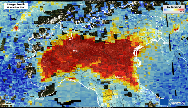 A levegő minősége Észak-Olaszországban 2021. október 15-én<br /><br />A kép a Copernicus Sentinel-5P műhold 2021. október 15-én rögzített adatainak vizualizációja, a nitrogén-dioxid (NO₂) koncentrációját mutatja az észak-olaszországi Pó-síkságon.<br />A Sentinel-5P által október közepén mért NO₂-szintek magasabbak, mint a 2021. március elején mért értékek. Erős magasnyomású rendszer befolyásolta a légköri cirkulációt, így a levegőminőség széles körű romlását okozta.<br /><br />https://www.copernicus.eu/en/media/image-day-gallery/air-quality-northern-italy-15-october-2021