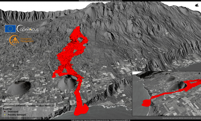 Vulkánkitörés La Palma szigetén (Spanyolország) – a lávafolyam 3D ábrázolása<br /><br />A Copernicus vészhelyzet-kezelési szolgálat (CEMS) által közzétett adatok felhasználásával készített 3D-s vizualizáció a Cumbre Vieja vulkán kitöréséből származó lávafolyamot mutatja szeptember 29-én.<br />A kitörés La Palma szigetén ekkor már tíz napja tartott.  Ez idő alatt a lávafolyam összesen 338 hektárt borított be, és 855 házat pusztított el. A képen látható, ahogy elérte a tengert, és néhány óra alatt megszilárdult láva deltát hozott létre a part mentén.<br /><br />https://www.copernicus.eu/en/media/image-day-gallery/volcanic-eruption-la-palma-3d-rendering-lava-flow