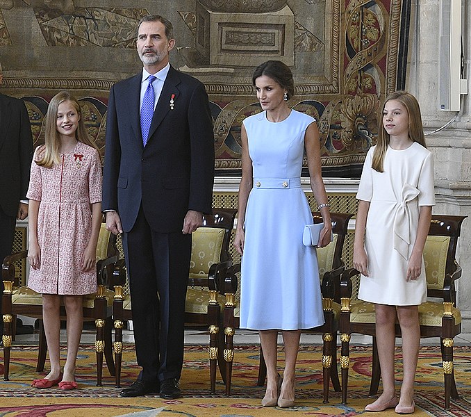 678px-order_of_the_civil_merit_ceremony_5th_felipe_vi_reign_anniversary_02_cropped.jpg