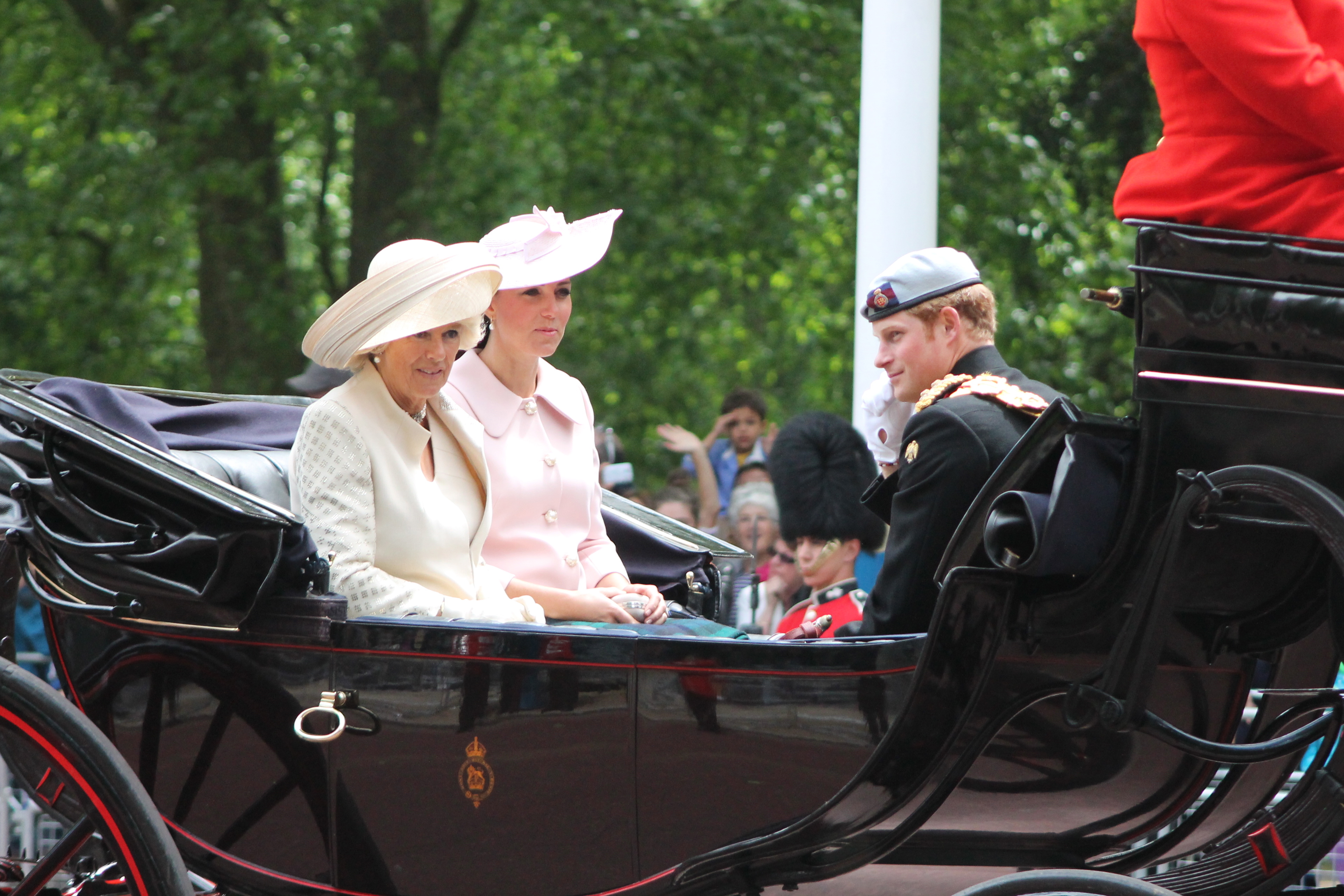 royal_carriage_trooping_the_colour.jpg