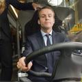 Elnököt csinált Macron-ból a buszliberó