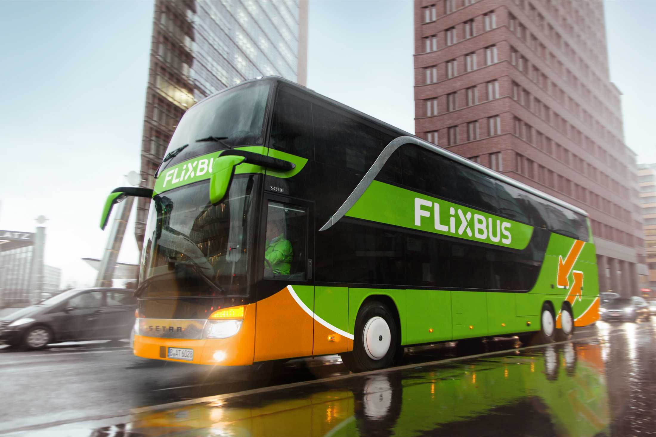 flixbus-on-the-road-free-for-editorial-purposes_flixbus.jpg