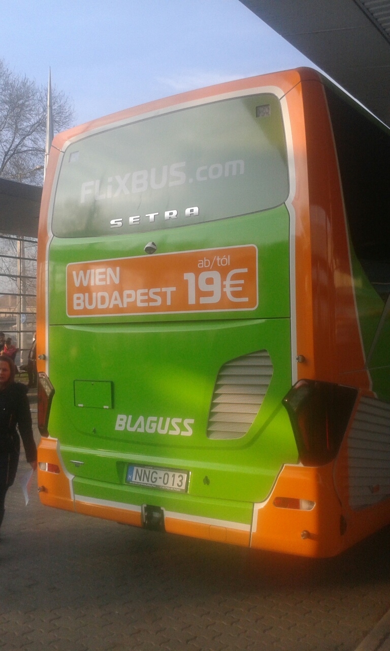 xlixbus_nepliget_hatso_bp-wien.jpg