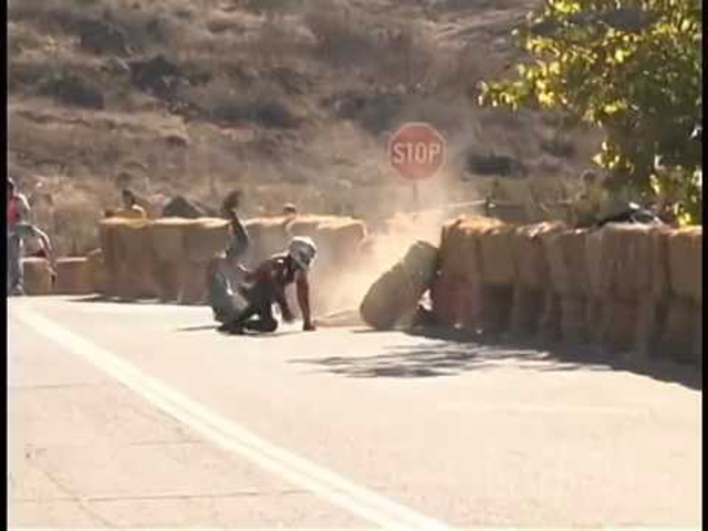 A downhill gördeszka veszélyes...