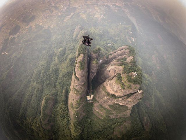 jeb_corliss_szikla_wingsuit_extreme_sportok_blog_kina_video.jpg