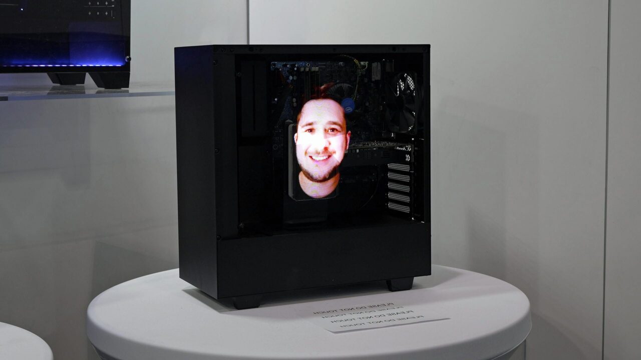ces-2022-here-is-the-first-holographic-gaming-pc.jpg
