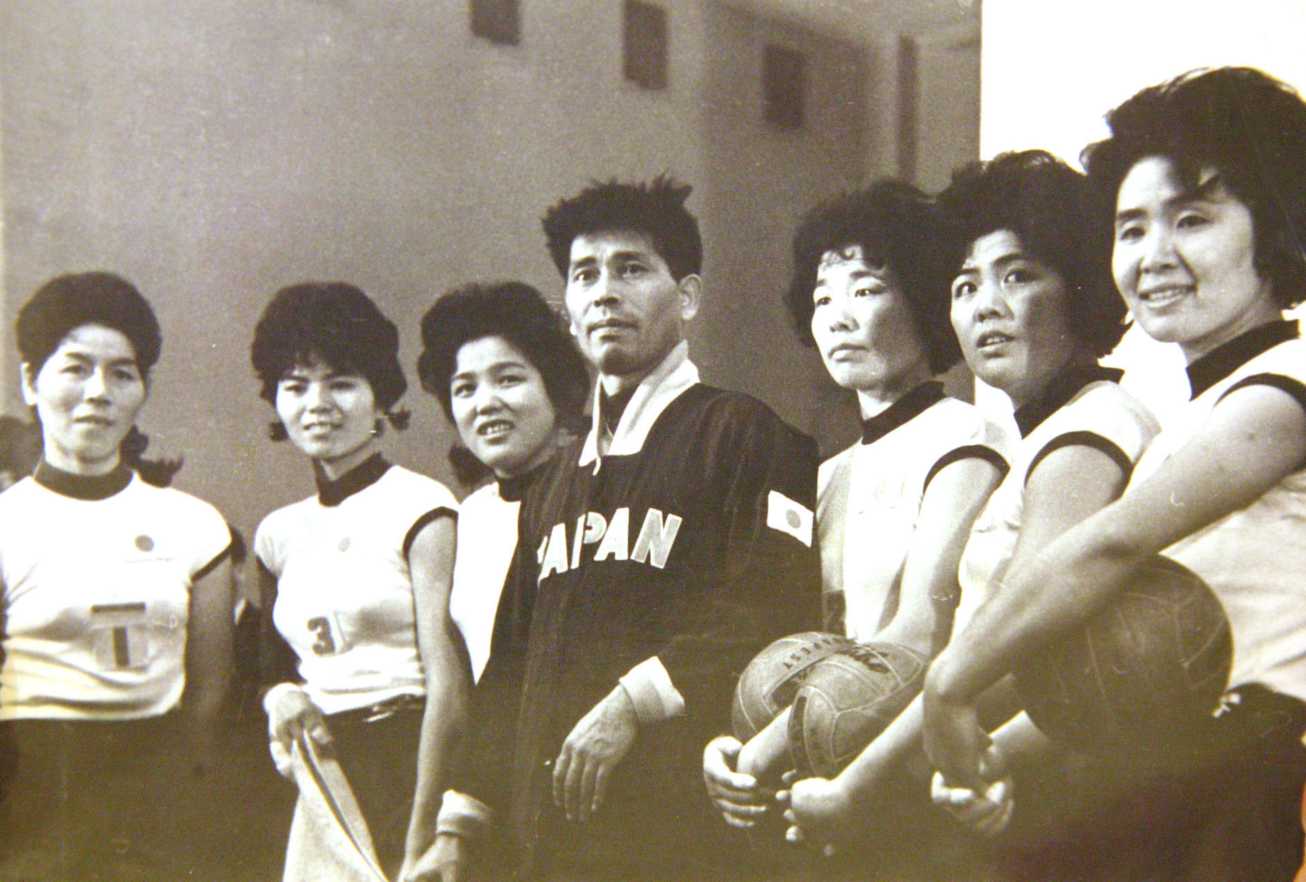 volleyball-attacker-kinuko-idogawa-a-key-player-on-japans-1964-olympic-gold-medal-winning-team-has-died-004.jpg