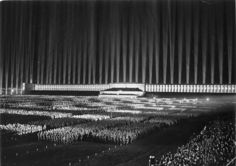 bundesarchiv_bild_183-1982-1130-502_nurnberg_reichsparteitag_lichtdom.jpg