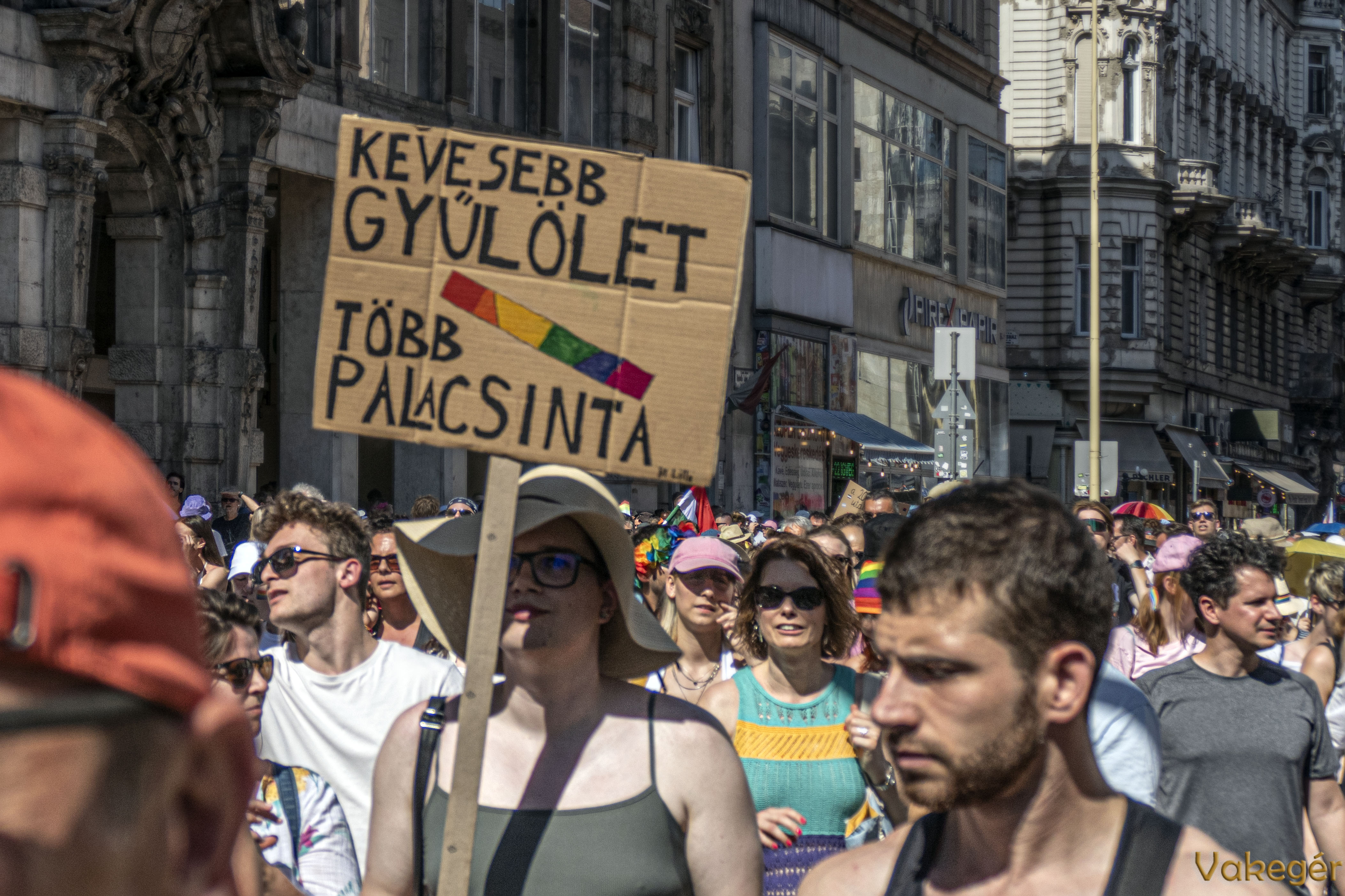 pride_budapest_kevesebb_gyulolet_tobb_palacsinta.jpg
