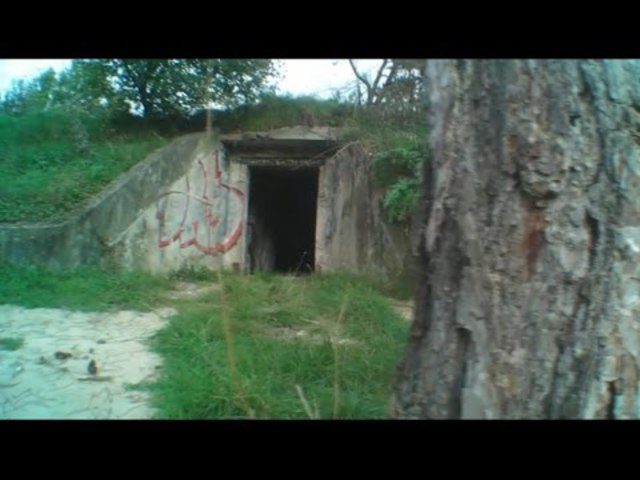 Balatonalmádi Szovjet Bunker Felfedezése (érdekes dolgokat találnak)