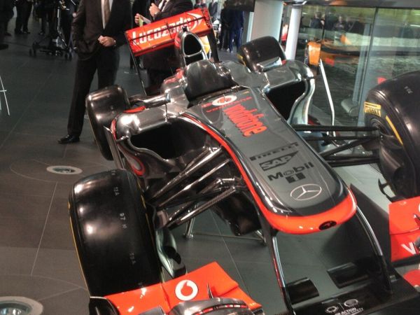 McLaren MP4-28 front susp.jpg