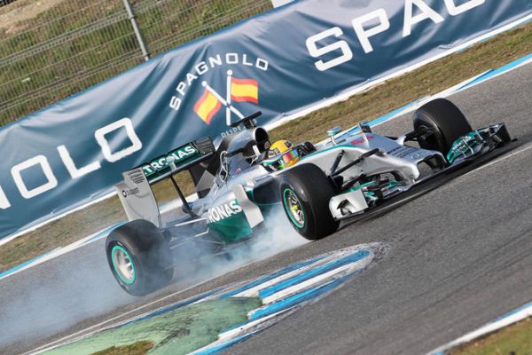 Mercedes W05 LH2 ontrack Jerez_r600.jpg