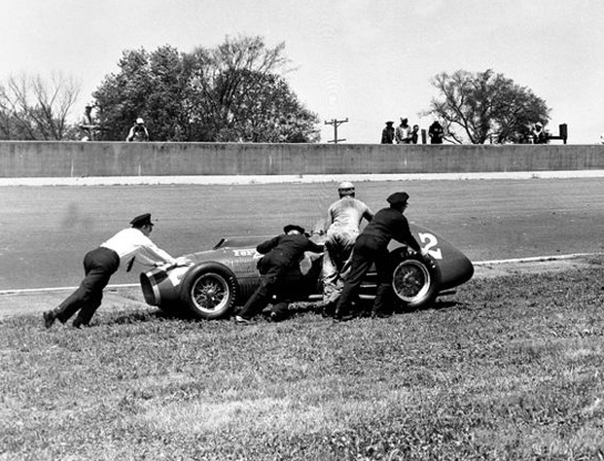 1952-Ascari-retires-indy-fe.jpg