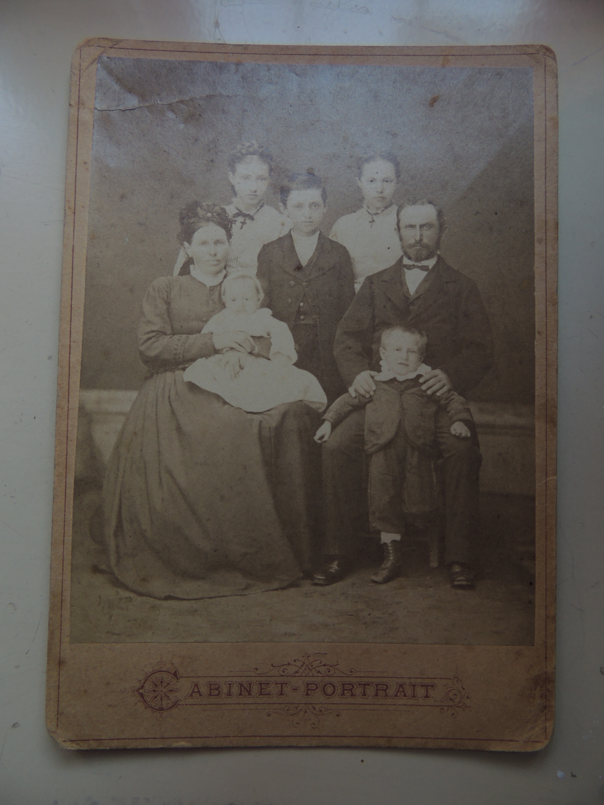 ferenc_szisz_as_child_with_parents.JPG