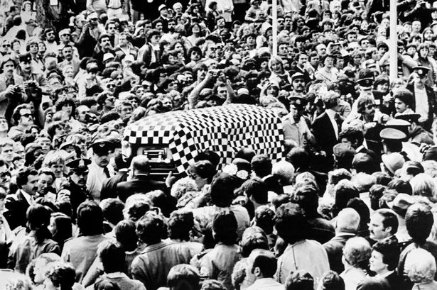 gilles-villeneuve-casket-828341.jpg