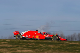 Sainz először a Ferrariban (videó)