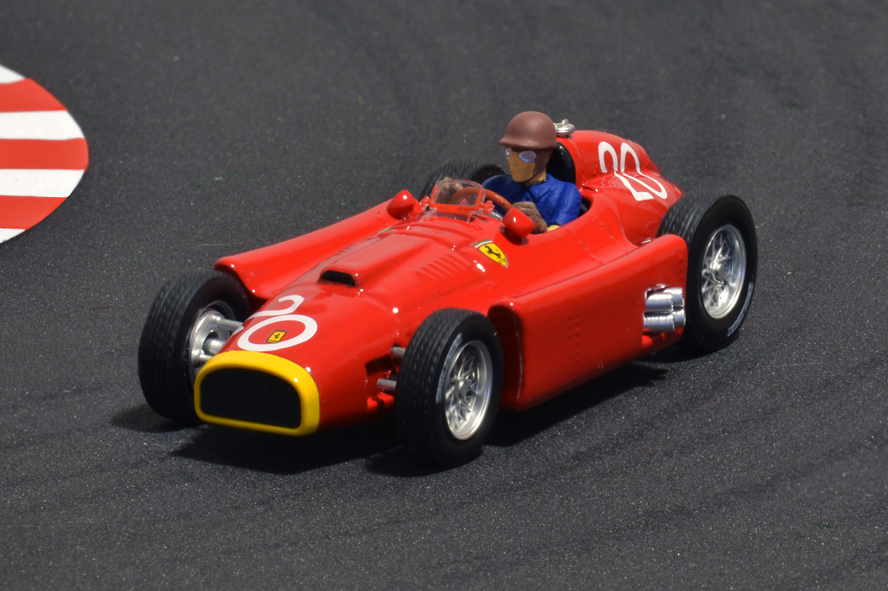 Év:1956<br />Modell: D50<br />Pilóta: Juan Manuel Fangio<br />Gyártó: Brumm
