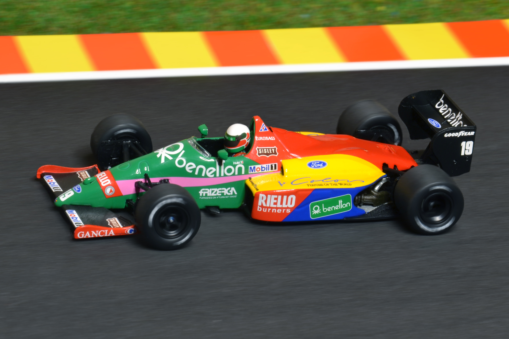 Benetton B187 Teo Fabi 1987 - Minichamps 1:43