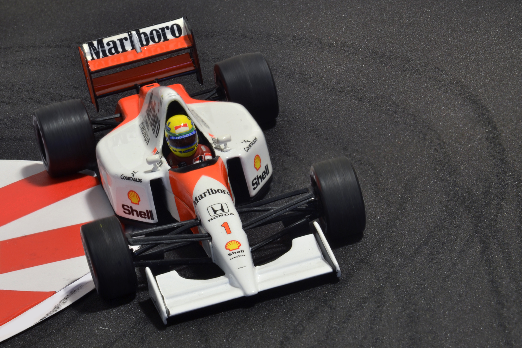 McLaren MP4/7 Ayrton Senna 1992 - Minichamps 1:43