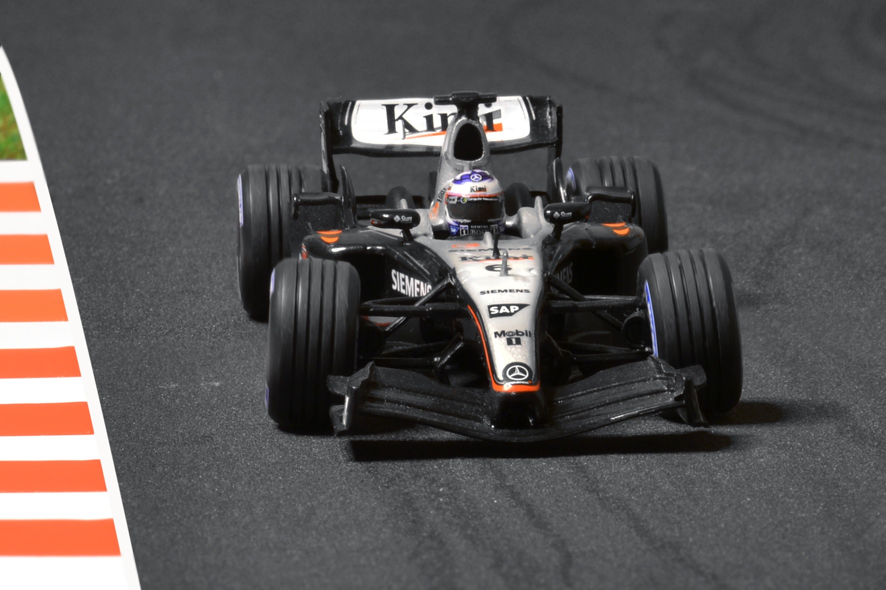 McLaren MP4-19 Kimi Räikkönen 2004 - Minichamps 1:43