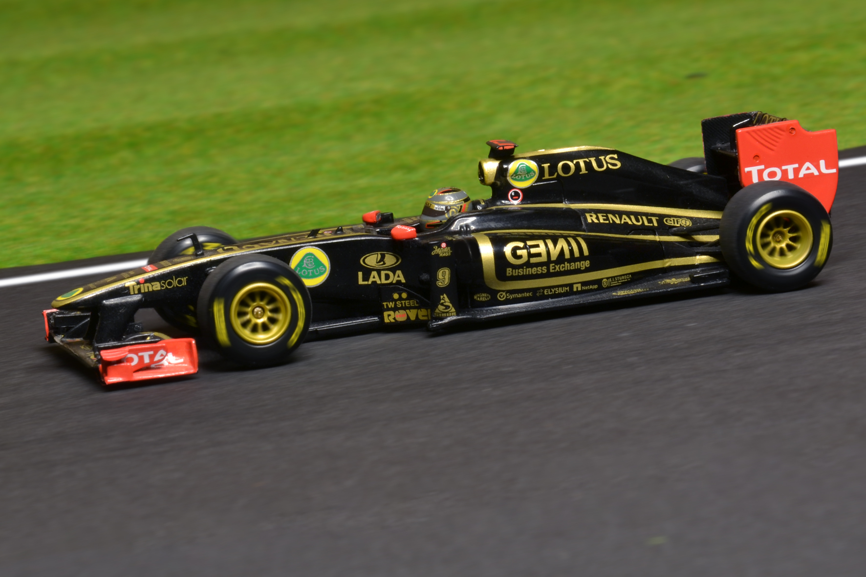 Lotus R31 Nick Heidfeld 2011 - Minichamps 1:43