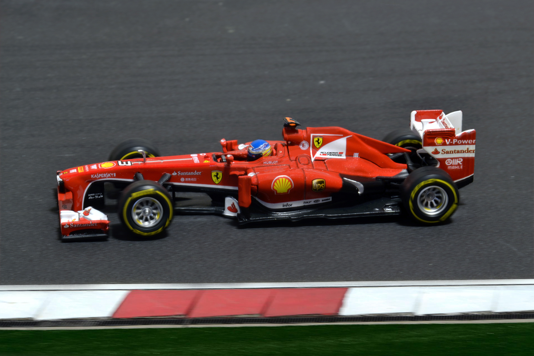 Év:2013<br />Modell: F138<br />Pilóta: Fernando Alonso<br />Gyártó: Hot Wheels
