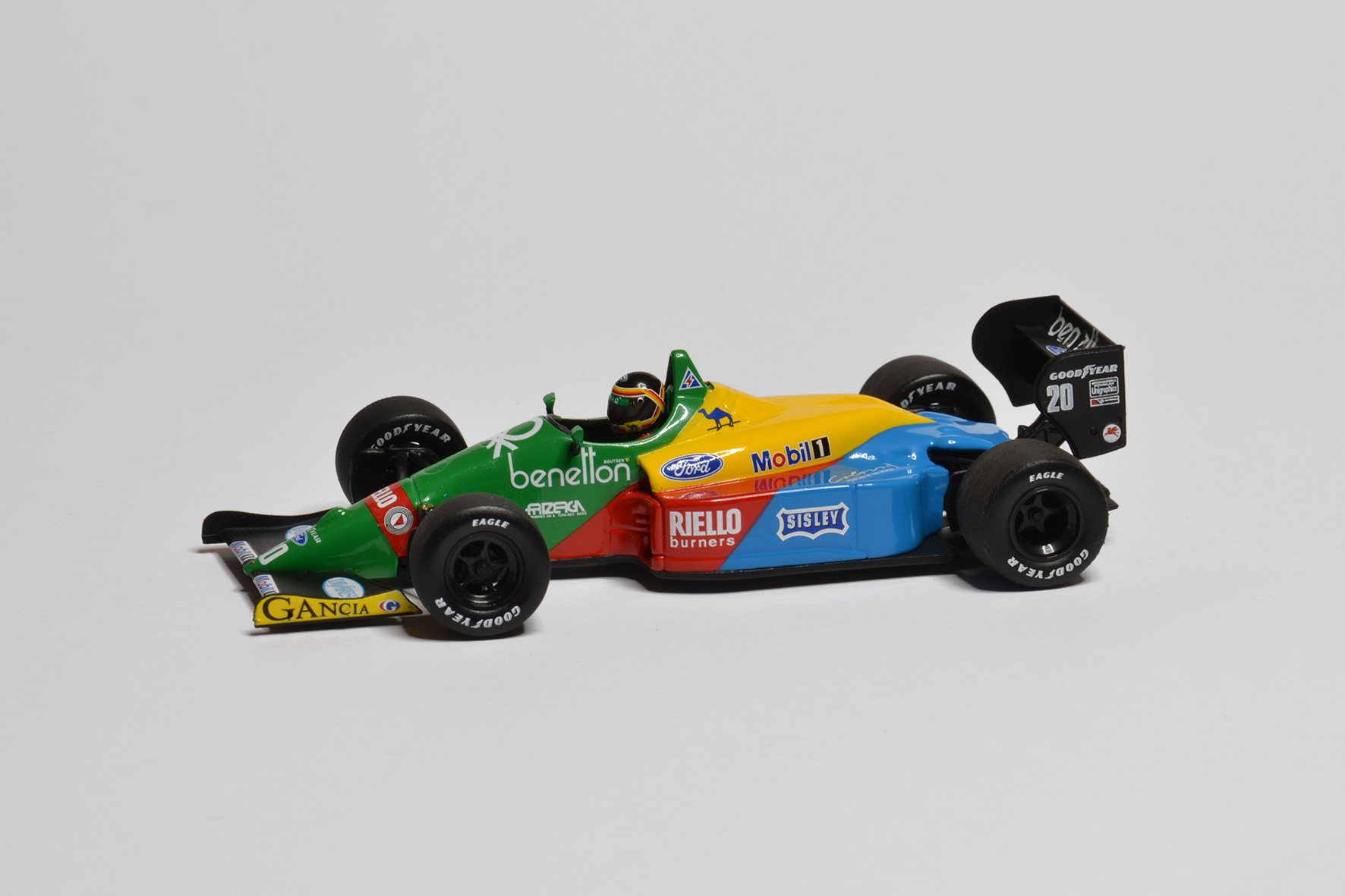 Benetton - Ford B188 | 1988 | Thierry Boutsen | Minichamps