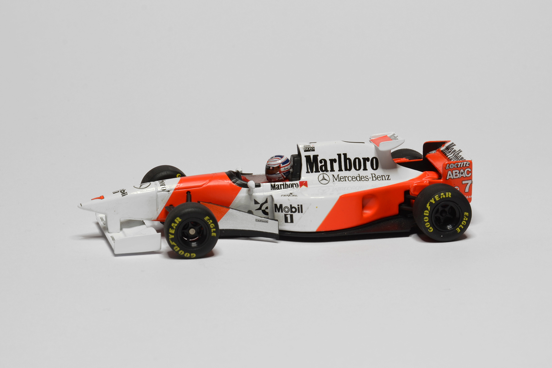 McLaren - Mercedes MP4/10 | 1995 | Nigel Mansell | Minichamps