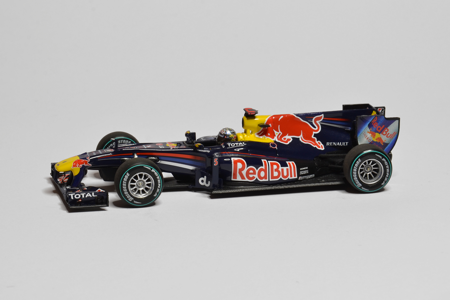 Red Bull - Renault RB6 | 2010 | Sebastian Vettel | Minichamps
