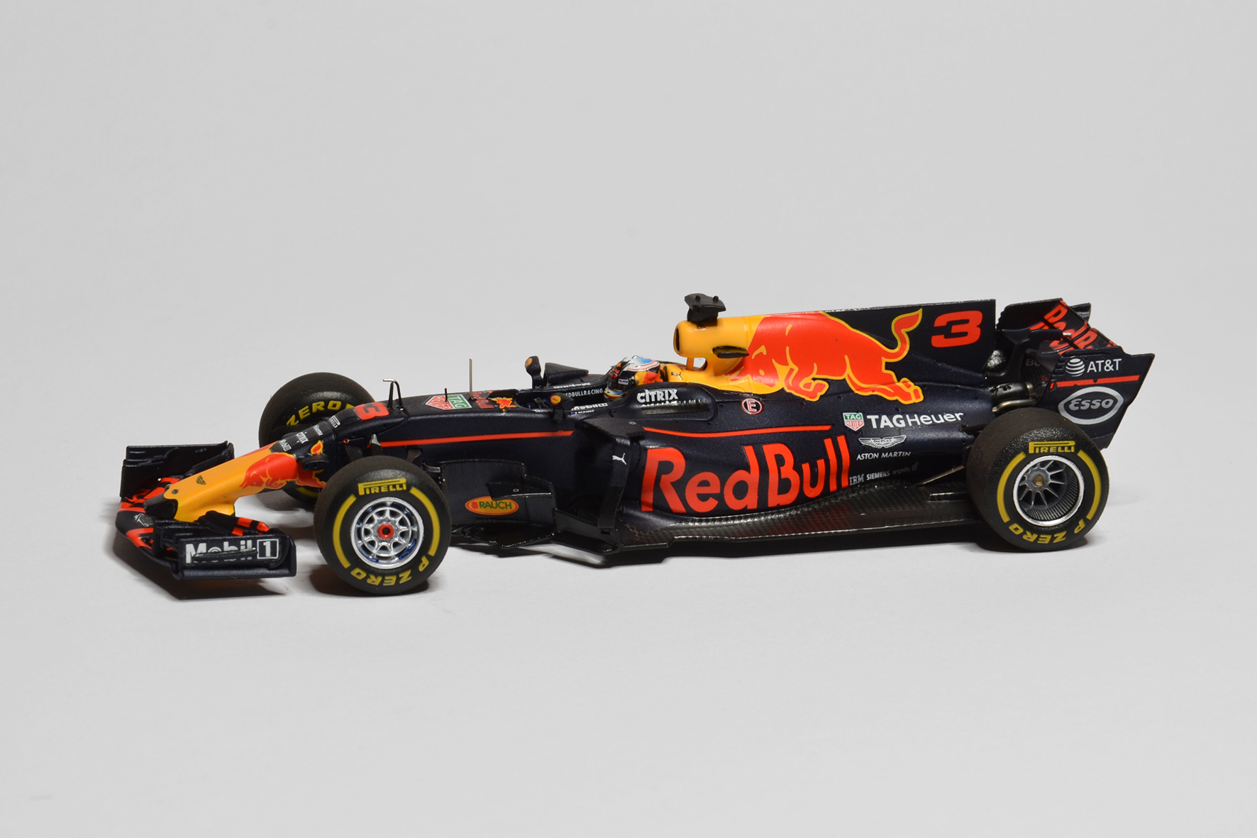 Red Bull - Renault RB13 | 2017 | Daniel Ricciardo | Spark