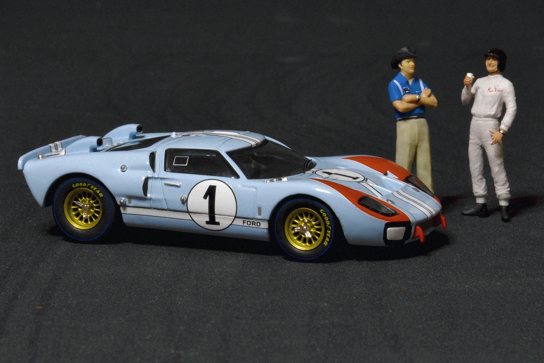 Ford GT40 - Le Mans 24h 1966 (CMR) & Carroll Shelby & Ken Miles (Cartrix) 1:43<br />