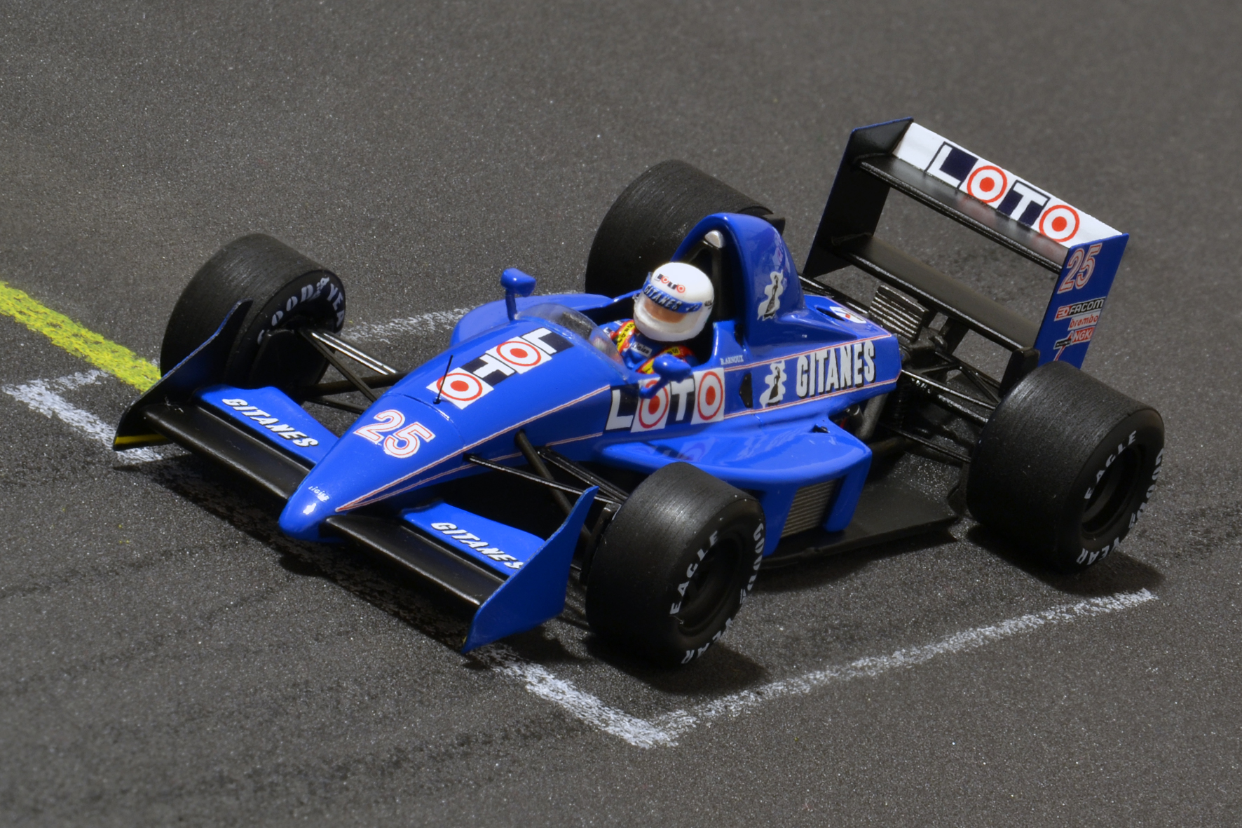 Ligier Judd JS31 René Arnoux 1988 - Spark 1:43