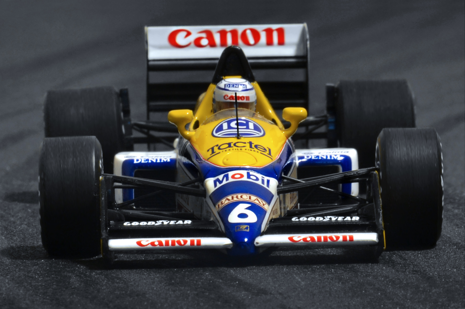 williams_fw12_6.jpg