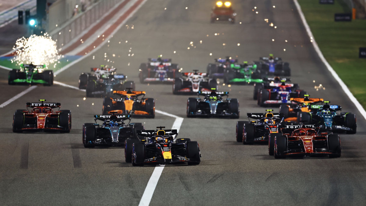 a_paddock_kiabal_a_mercedes_es_a_ferrari.png