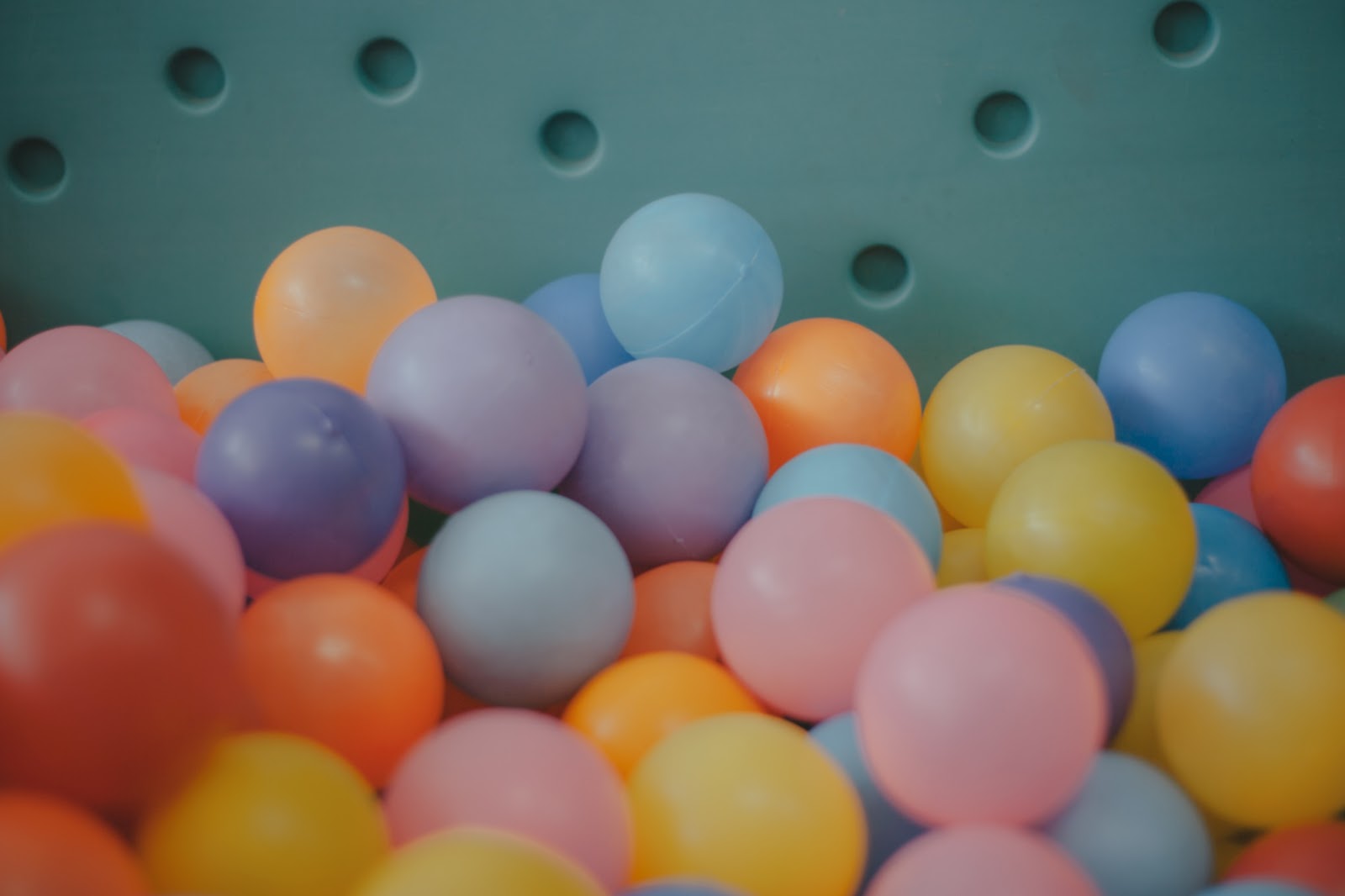 ball-ball-pit-balls-681118.jpg