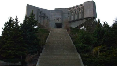 Titkos atombunker a szovjet emlékmű alatt