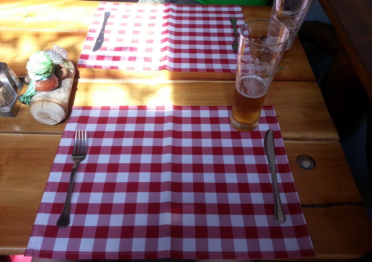 03_terített asztal és sör.jpg