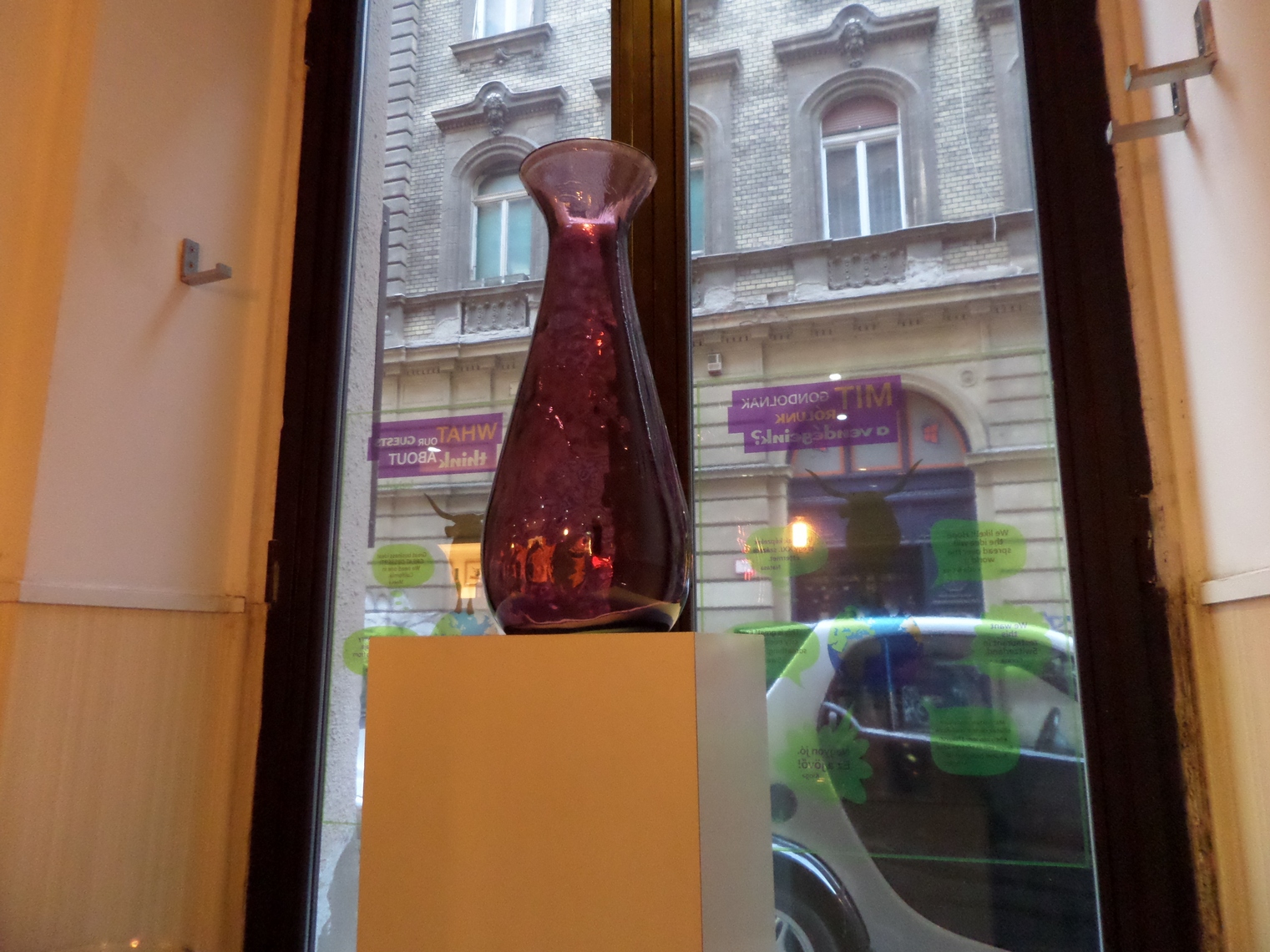 váza/kilátás a Lovag utcára
