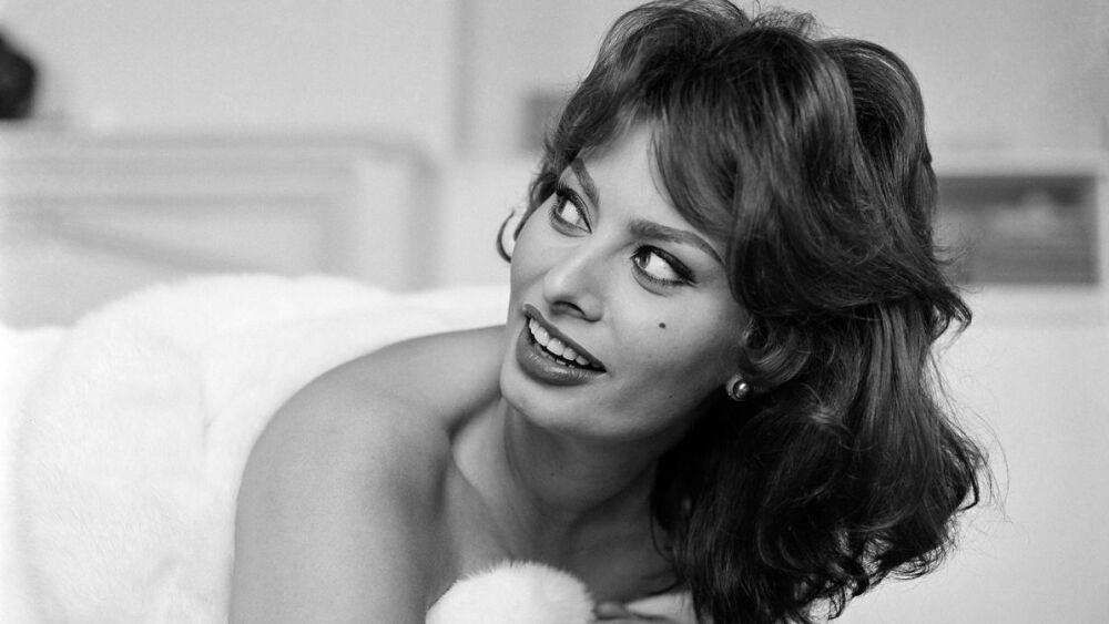 sophia_loren_aggaszto_volt_a_korulotte_levo_csend_1.png