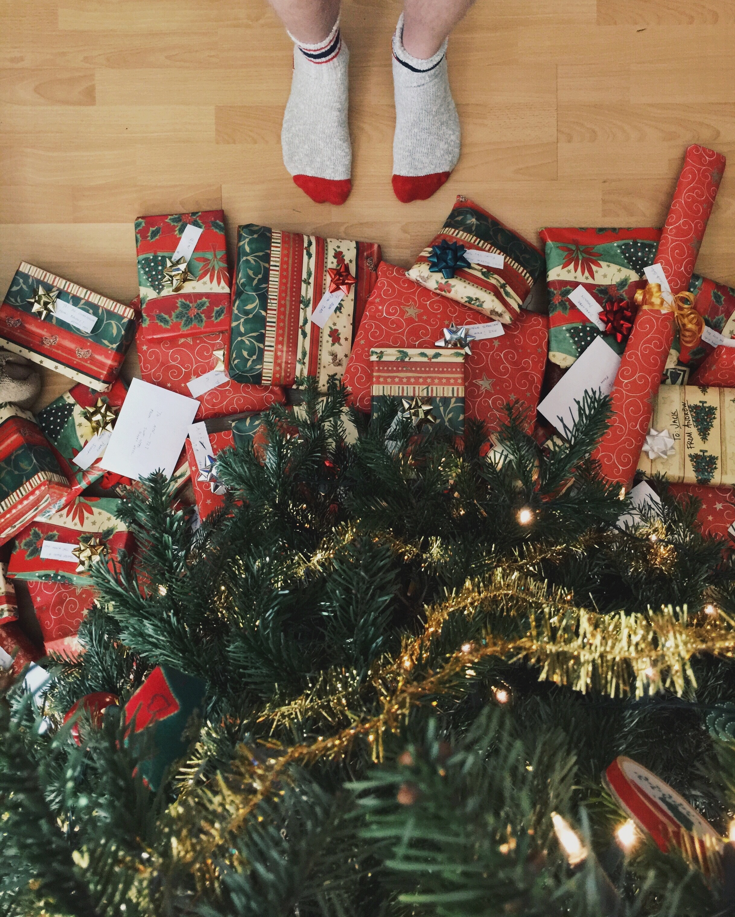 Írj, hogy a karácsonyfa alatt még több ajándék legyen!
