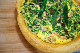 Quiche sonkával, gombával, medvehagymával