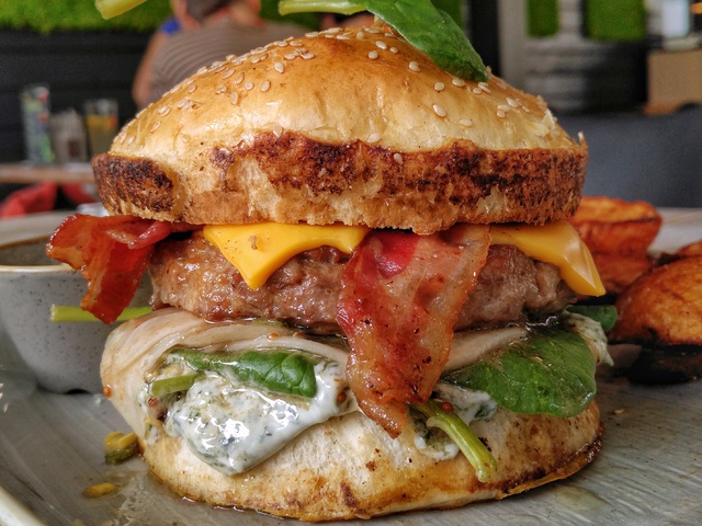 Tepsifüles burger