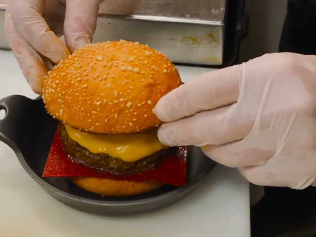 Meghökkentő módon használja a ketchupöt ez az étterem