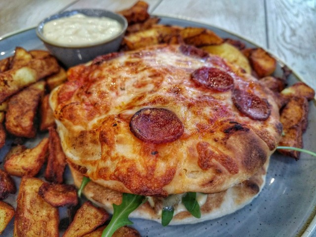 Pizzába oltott hamburger - Pizza Burger
