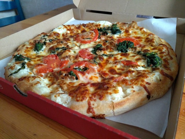 Nyárváró spenótos pizza